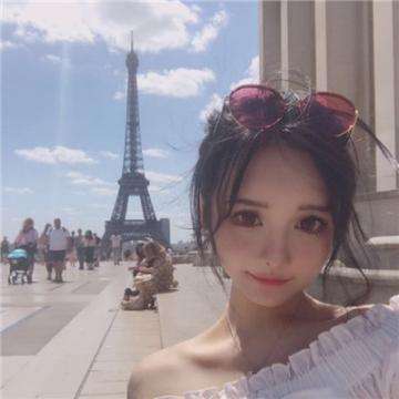 蔡徐坤惊喜亮相柳丝木品牌大会，诠释“生动在场”的生命力之美