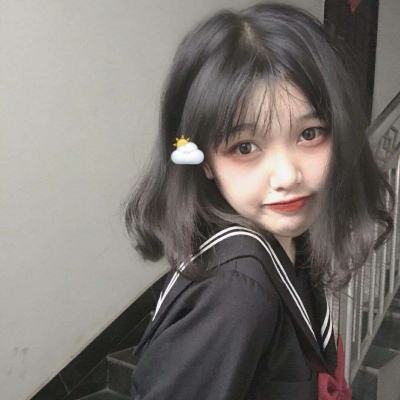 陆毅女儿的长腿太惊人，在上百人中一眼就能认出来